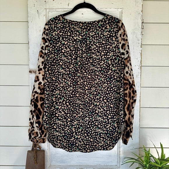 SUGARLIPS, NWOT, MIXED PRINT TOP. ROUND NECK, ANIMAL PRINT LONG SLEEVE. SIZE M - Picture 4 of 9